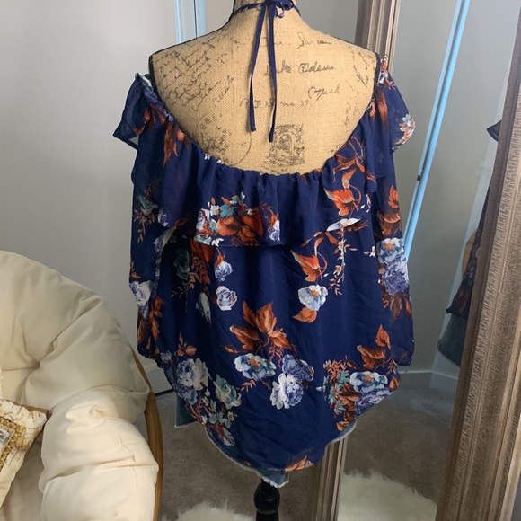Off the shoulder blue flowered blouse - Picture 2 of 2